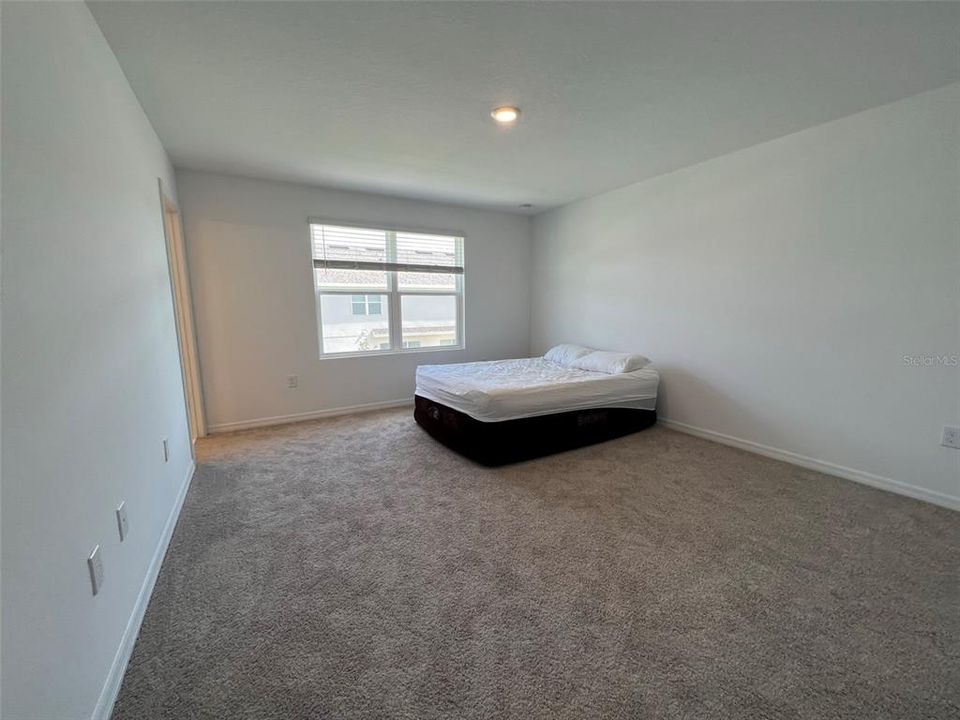 For Rent: $2,100 (3 beds, 2 baths, 1552 Square Feet)