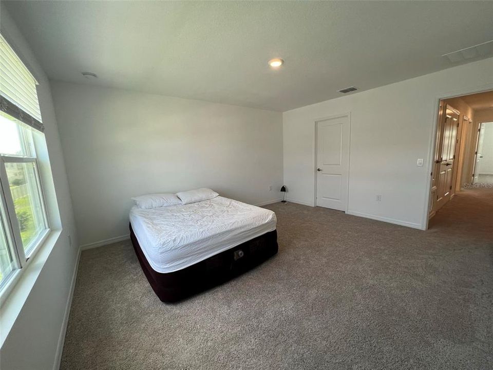 For Rent: $2,100 (3 beds, 2 baths, 1552 Square Feet)