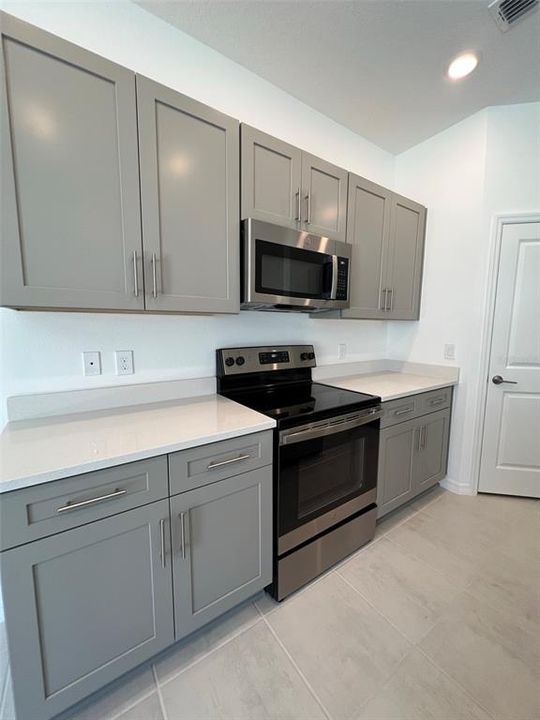 For Rent: $2,100 (3 beds, 2 baths, 1552 Square Feet)