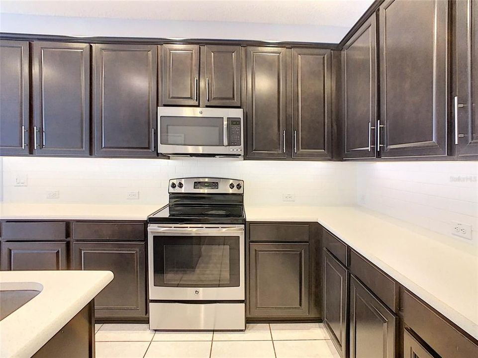 For Rent: $2,900 (3 beds, 2 baths, 1881 Square Feet)