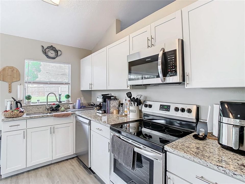 For Sale: $364,700 (3 beds, 2 baths, 1352 Square Feet)