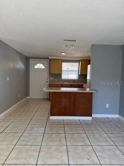 For Rent: $1,250 (2 beds, 1 baths, 1404 Square Feet)