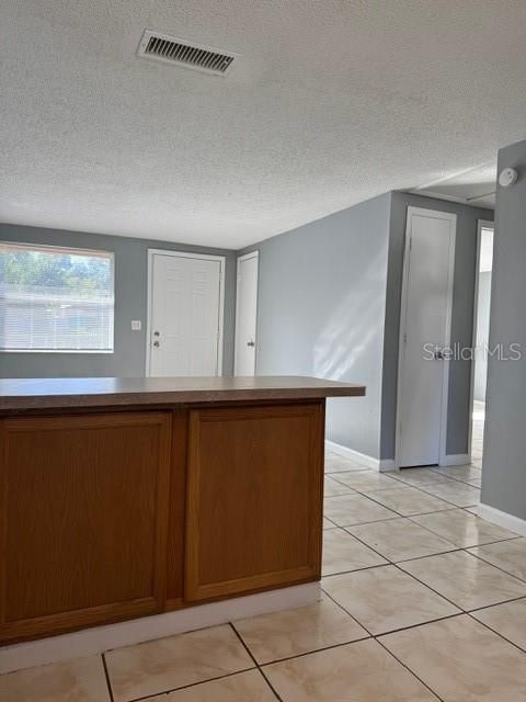 For Rent: $1,250 (2 beds, 1 baths, 1404 Square Feet)