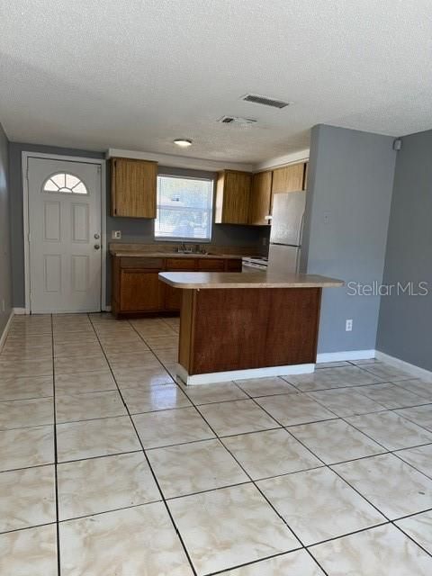 For Rent: $1,250 (2 beds, 1 baths, 1404 Square Feet)