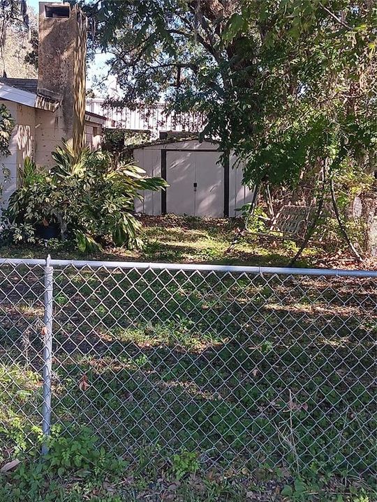 Active With Contract: $180,000 (3 beds, 1 baths, 959 Square Feet)