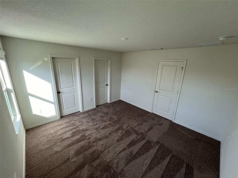 For Rent: $2,500 (3 beds, 2 baths, 1563 Square Feet)