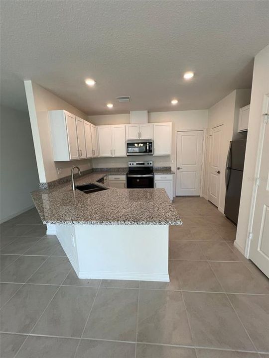 For Rent: $2,500 (3 beds, 2 baths, 1563 Square Feet)