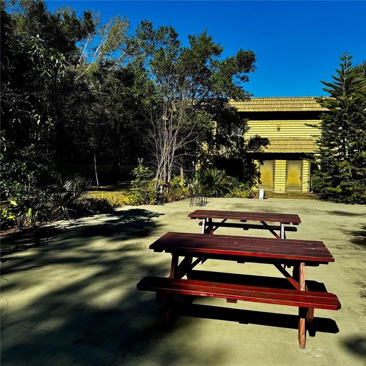 Active With Contract: $129,000 (2 beds, 2 baths, 1156 Square Feet)