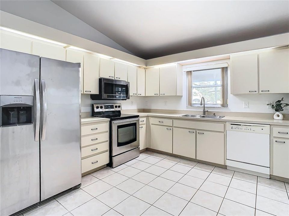 For Sale: $345,000 (3 beds, 2 baths, 1416 Square Feet)