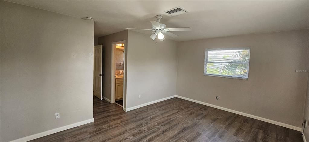 For Rent: $1,950 (3 beds, 2 baths, 1307 Square Feet)