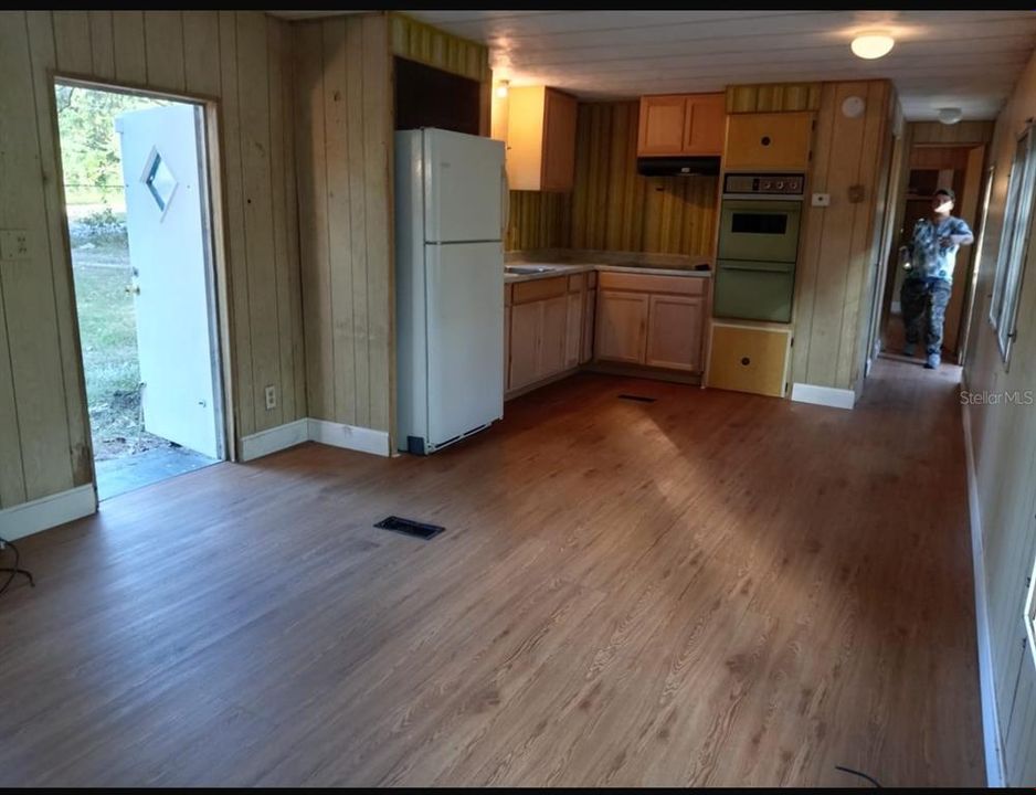 For Sale: $120,000 (2 beds, 1 baths, 720 Square Feet)