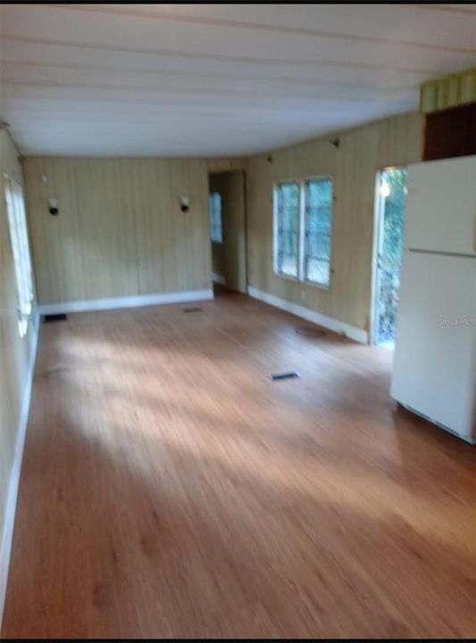 For Sale: $120,000 (2 beds, 1 baths, 720 Square Feet)