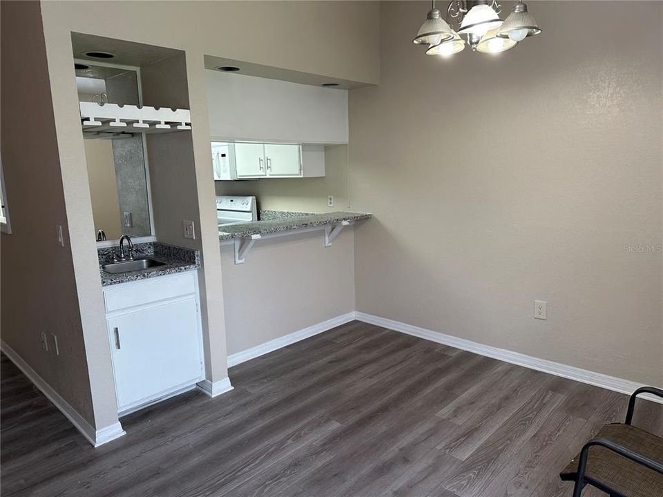 For Rent: $1,950 (2 beds, 2 baths, 1037 Square Feet)