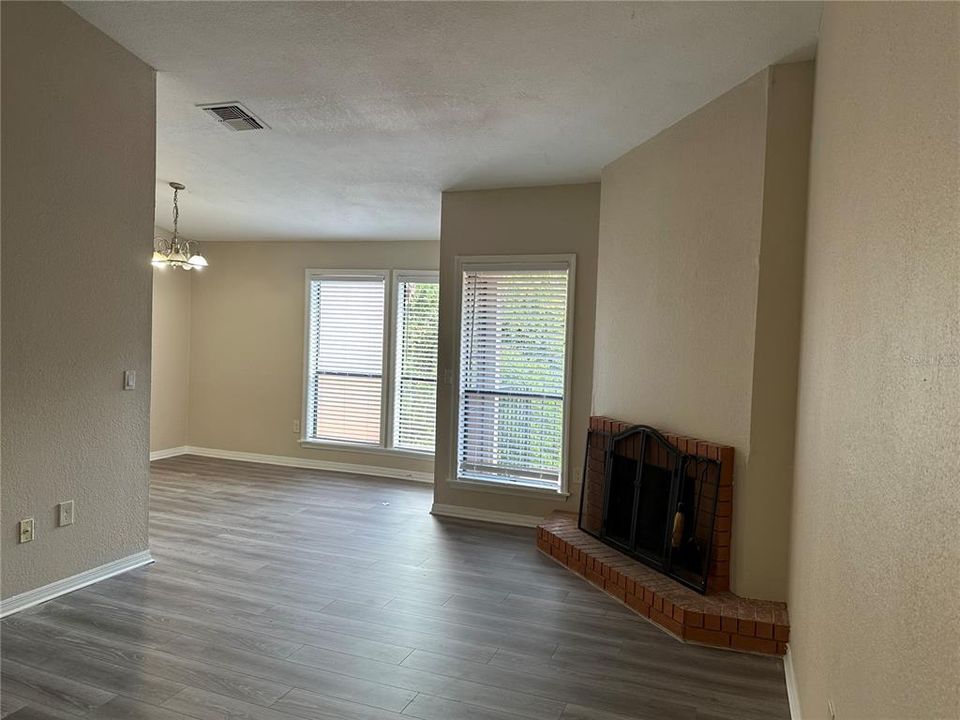 For Rent: $1,950 (2 beds, 2 baths, 1037 Square Feet)