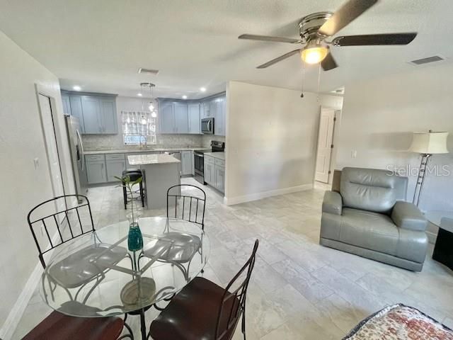 For Rent: $1,995 (3 beds, 2 baths, 1002 Square Feet)