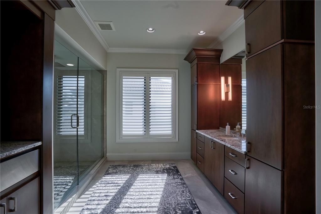 2nd primary bedroom's bath room with towel warming drawer