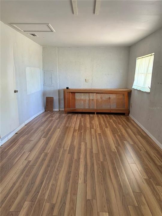 Под контрактом: $165,000 (3 спален, 1 ванн, 1152 Квадратных фут)