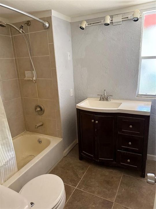 Под контрактом: $165,000 (3 спален, 1 ванн, 1152 Квадратных фут)