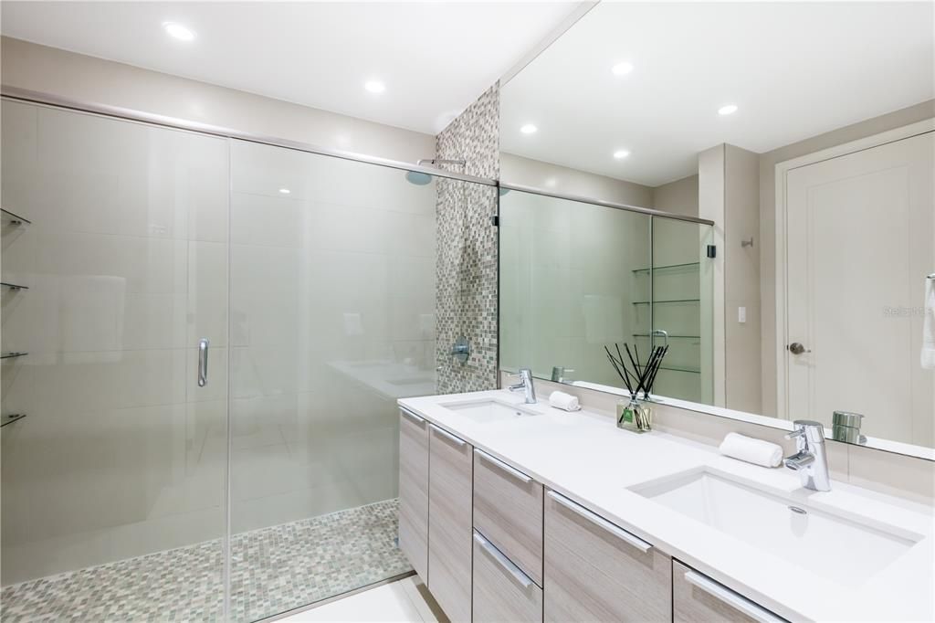 For Rent: $14,000 (2 beds, 2 baths, 1321 Square Feet)