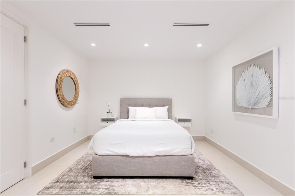 For Rent: $14,000 (2 beds, 2 baths, 1321 Square Feet)