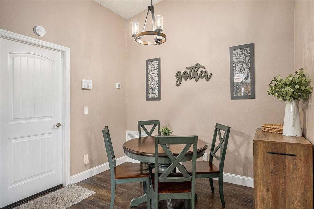 For Sale: $389,900 (3 beds, 2 baths, 1259 Square Feet)