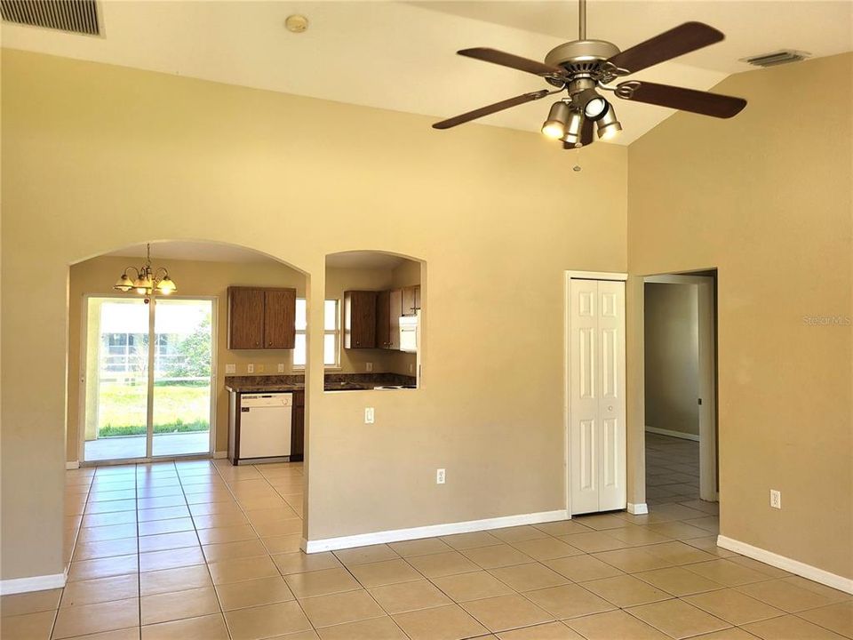 For Sale: $262,000 (3 beds, 2 baths, 1249 Square Feet)