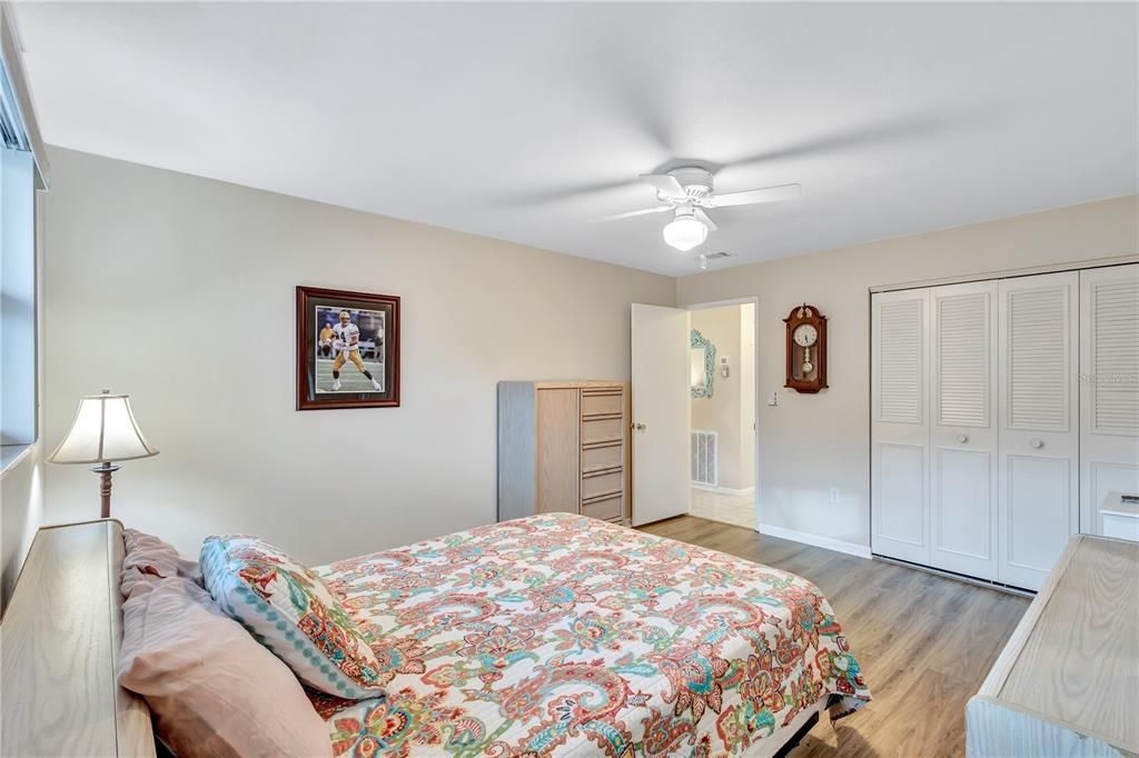 For Sale: $285,000 (2 beds, 2 baths, 1120 Square Feet)