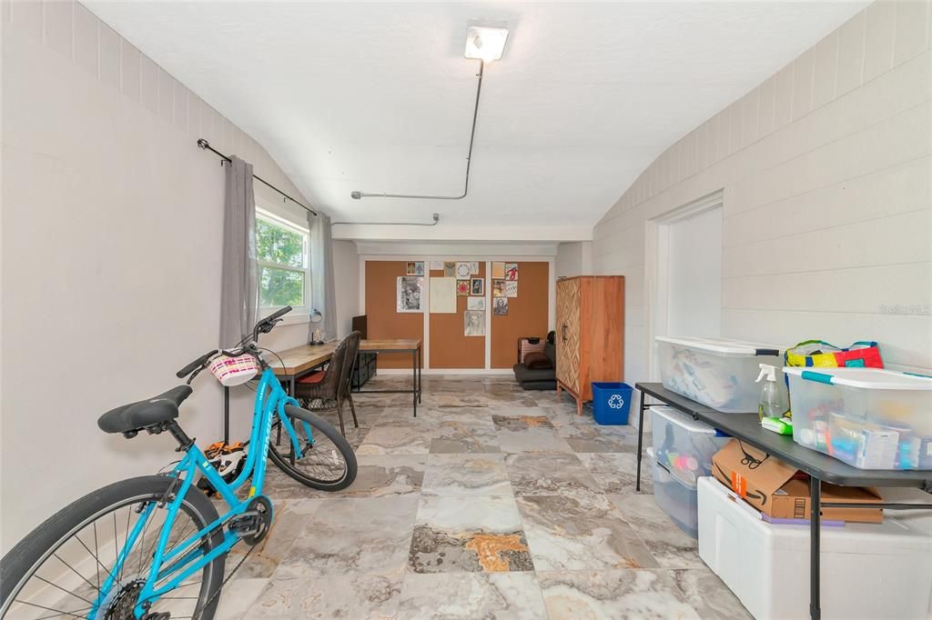 For Sale: $369,900 (2 beds, 2 baths, 1135 Square Feet)