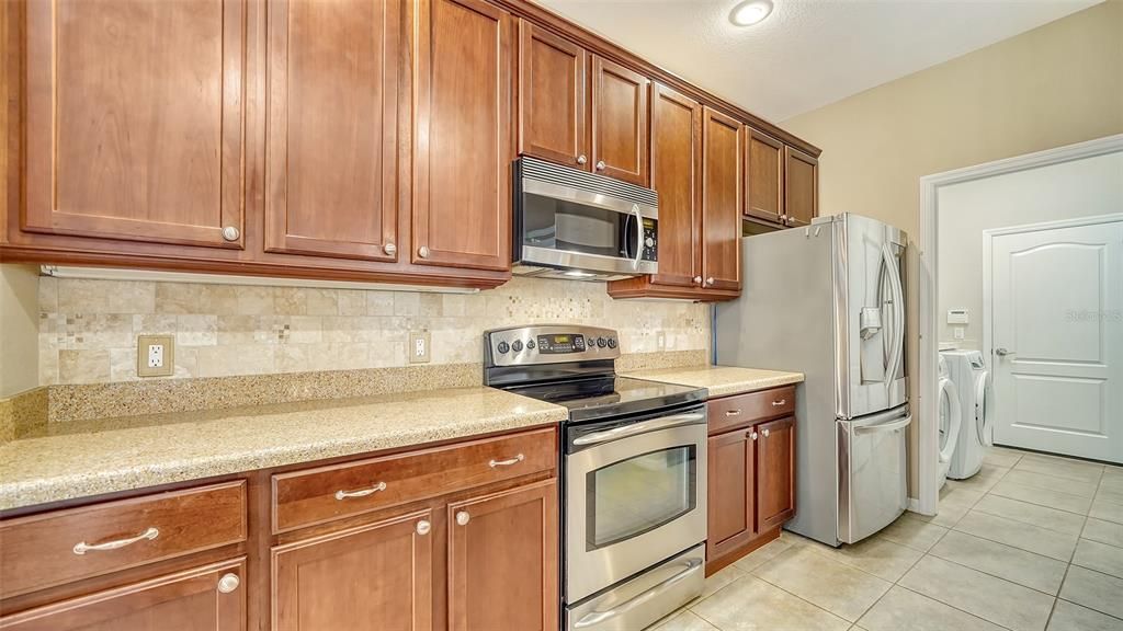 For Sale: $399,900 (2 beds, 2 baths, 1942 Square Feet)