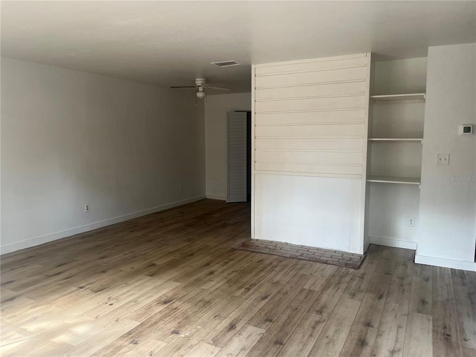 For Rent: $1,150 (2 beds, 1 baths, 837 Square Feet)