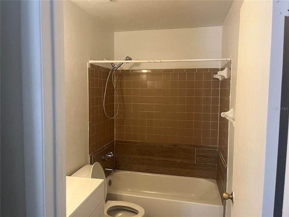 For Rent: $1,150 (2 beds, 1 baths, 837 Square Feet)