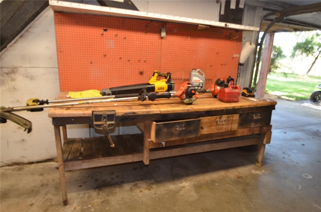 Heavy duty work bench