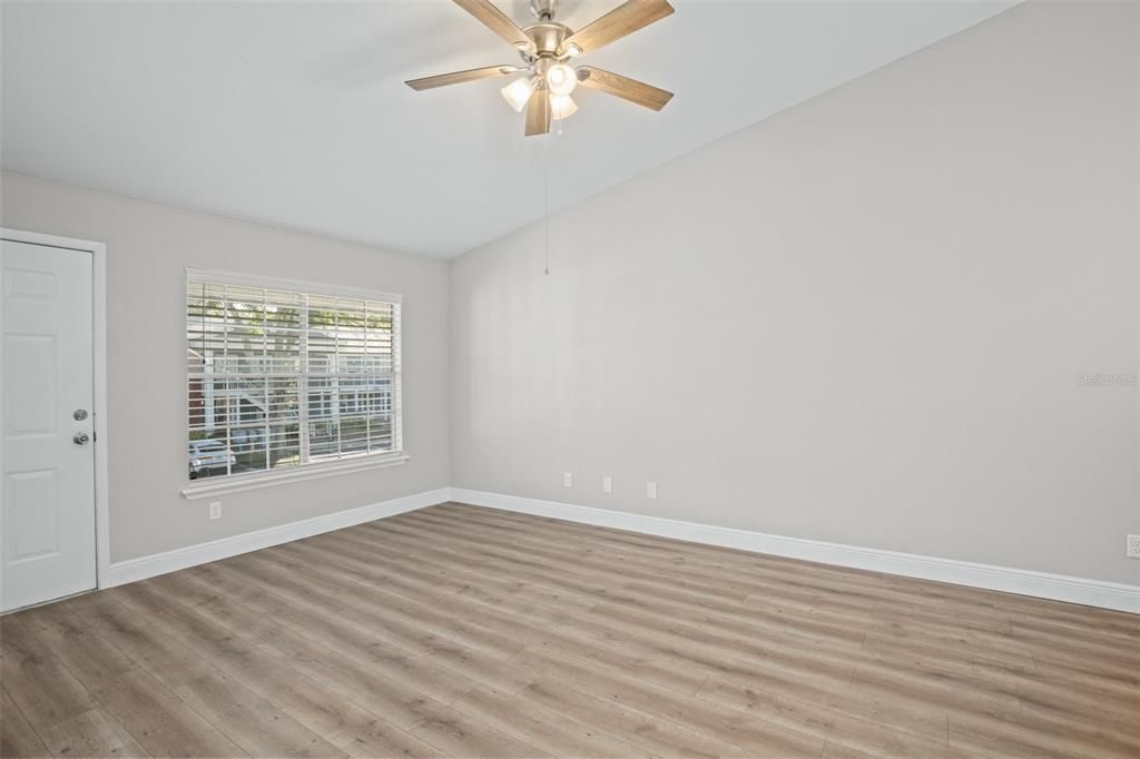 For Sale: $219,500 (2 beds, 2 baths, 919 Square Feet)