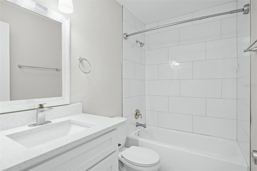 For Sale: $219,500 (2 beds, 2 baths, 919 Square Feet)