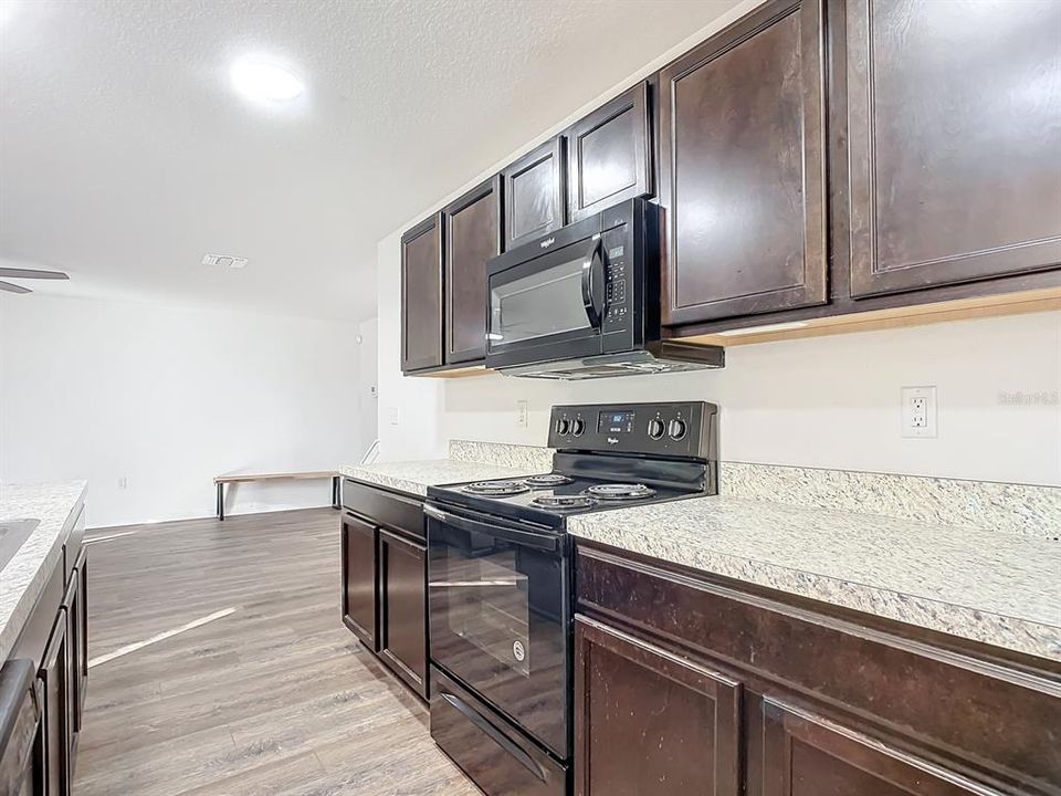 For Sale: $325,000 (3 beds, 2 baths, 1700 Square Feet)