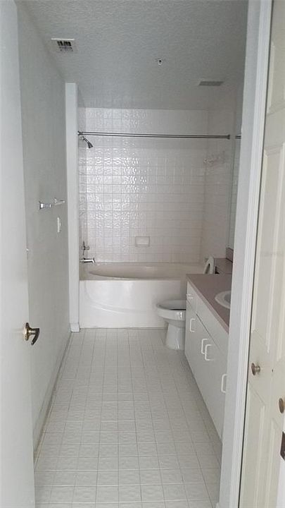 For Rent: $1,215 (1 beds, 1 baths, 786 Square Feet)