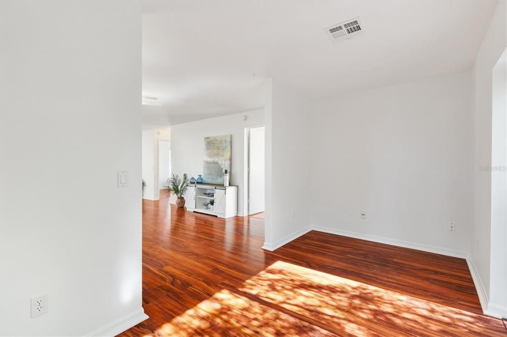 For Sale: $299,000 (2 beds, 2 baths, 1214 Square Feet)