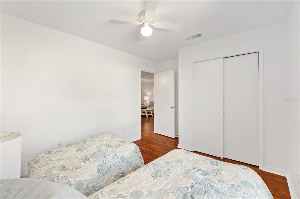 For Sale: $299,000 (2 beds, 2 baths, 1214 Square Feet)