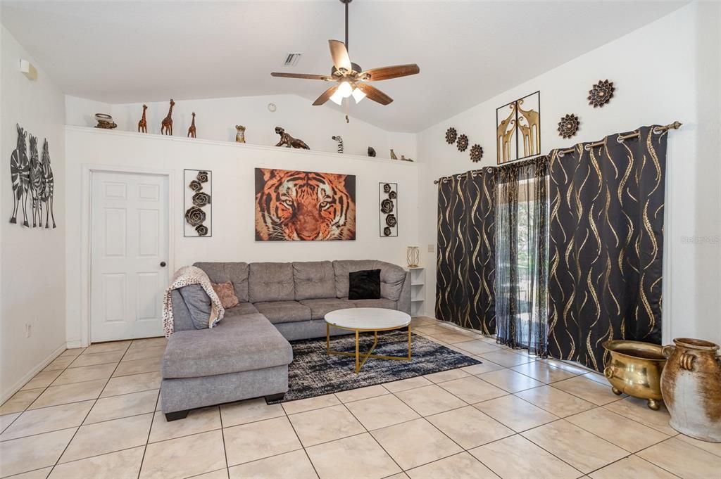 For Sale: $290,000 (3 beds, 2 baths, 1924 Square Feet)