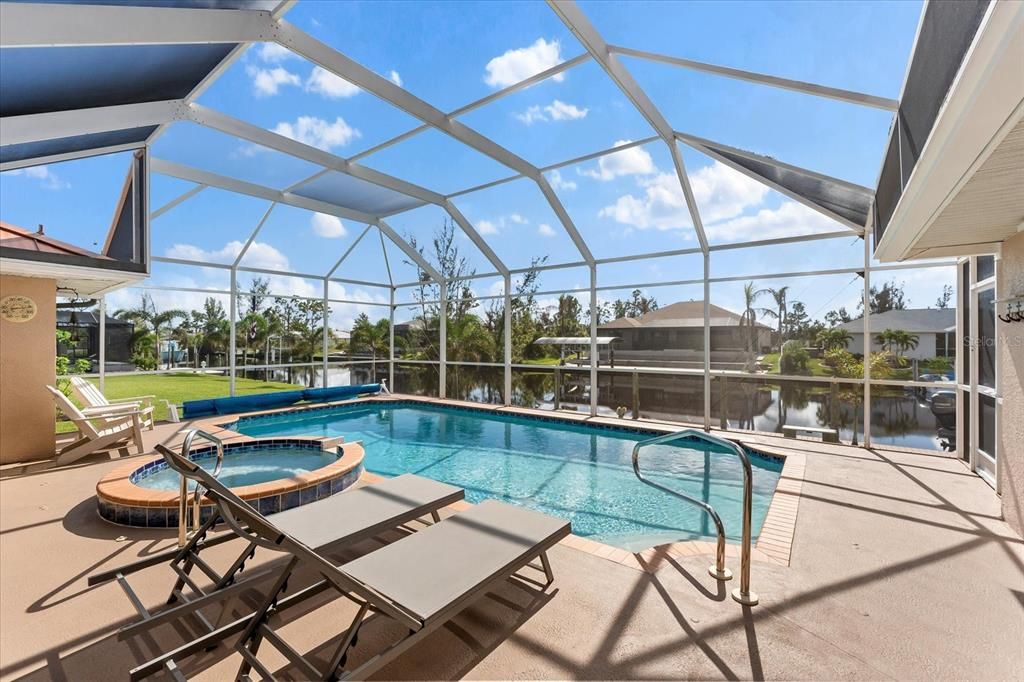 Spacious Lanai with Spa