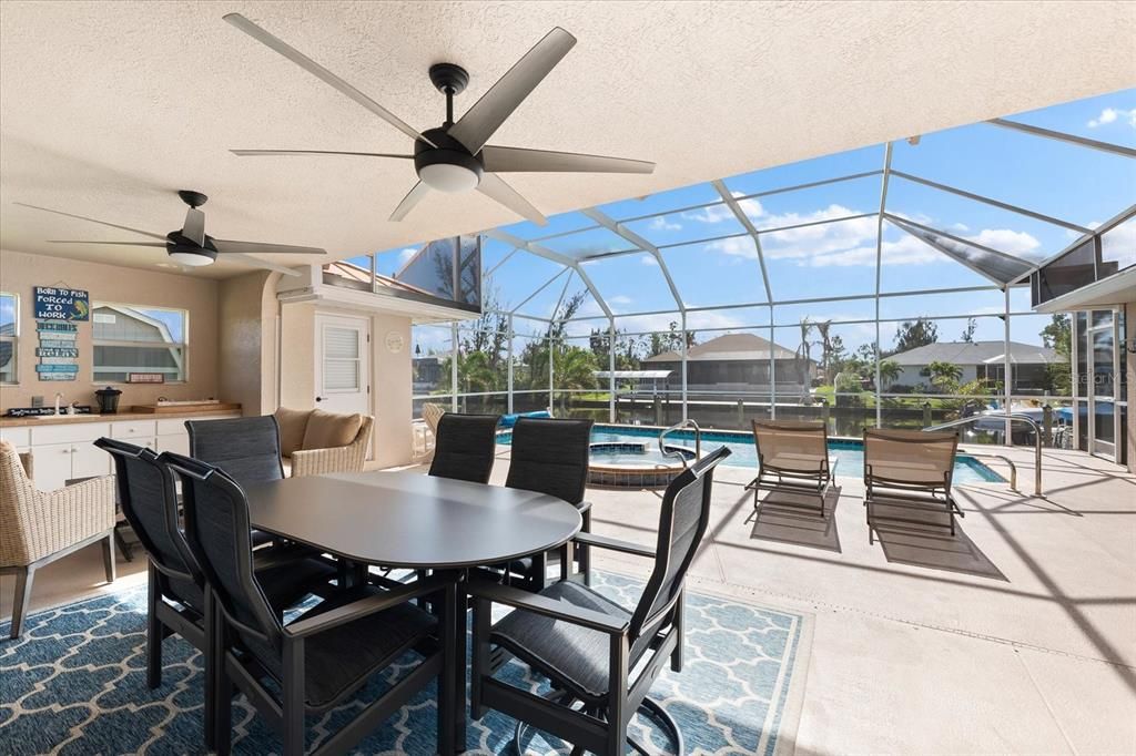 Spacious Lanai with Pool Bath