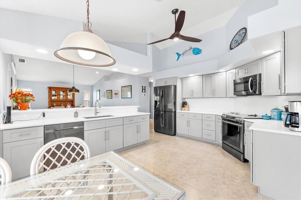 Contemporary Kitchen Featuring Quartz Countertops