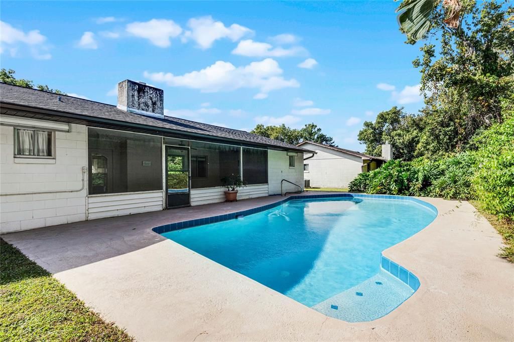 Pool with Newer Pool Pump & Vacuum