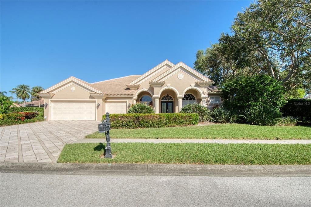 For Sale: $1,300,000 (4 beds, 3 baths, 3212 Square Feet)