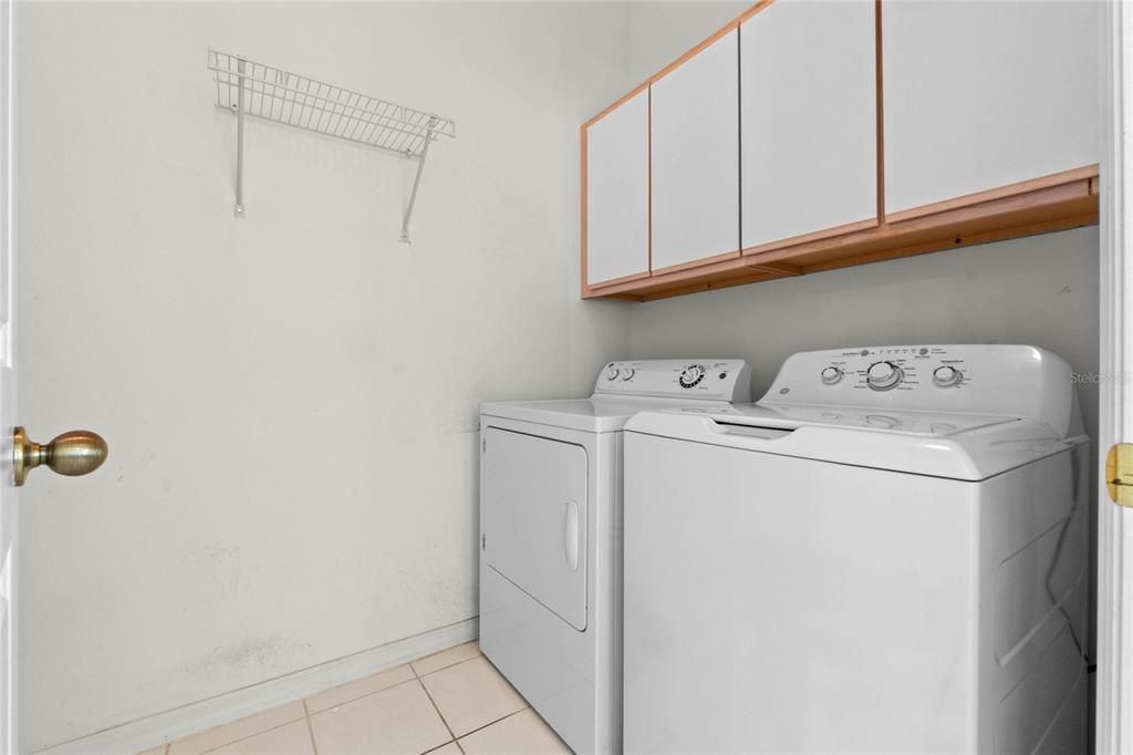 For Sale: $299,900 (2 beds, 2 baths, 1893 Square Feet)