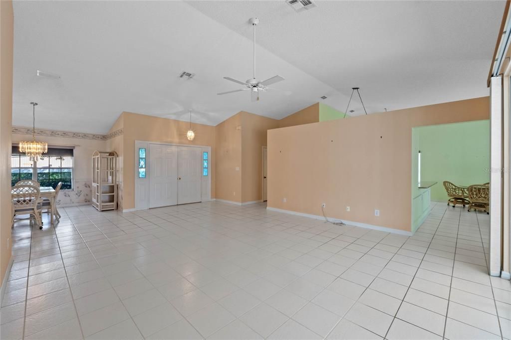 For Sale: $299,900 (2 beds, 2 baths, 1893 Square Feet)