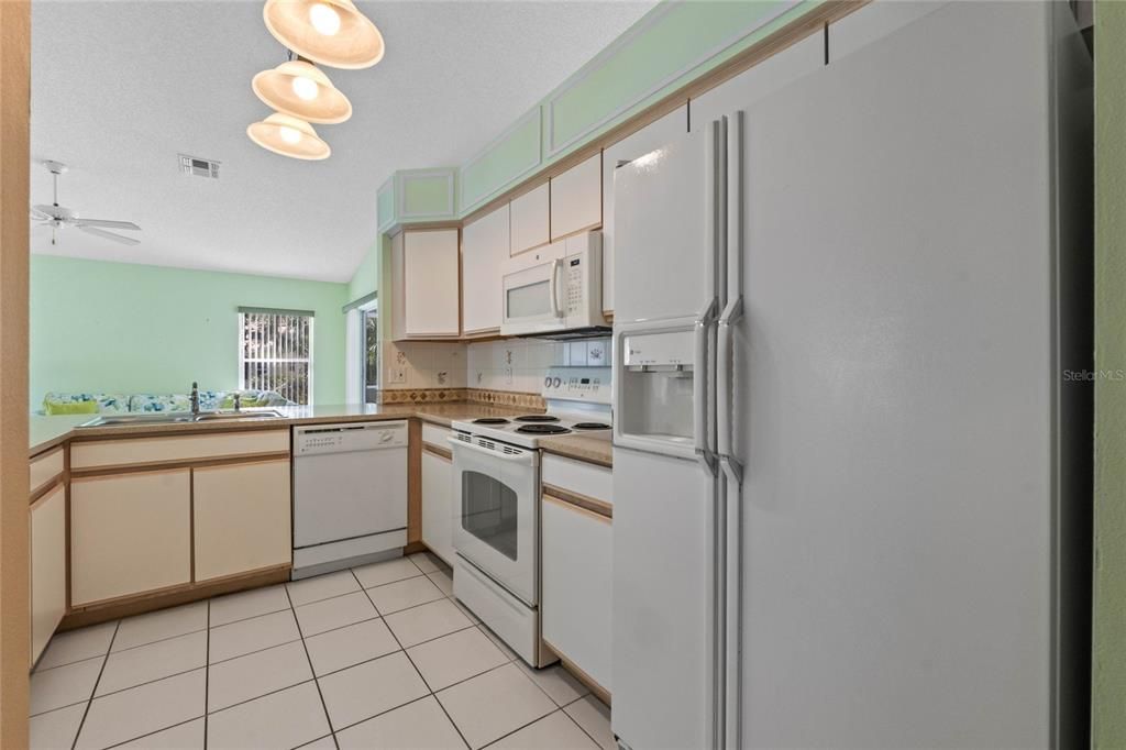 For Sale: $299,900 (2 beds, 2 baths, 1893 Square Feet)