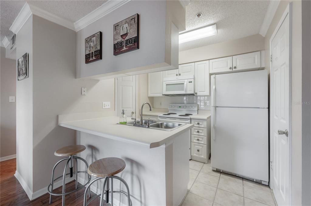 For Sale: $229,000 (1 beds, 1 baths, 666 Square Feet)