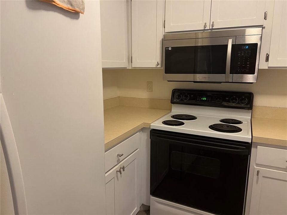 For Rent: $1,550 (2 beds, 2 baths, 899 Square Feet)