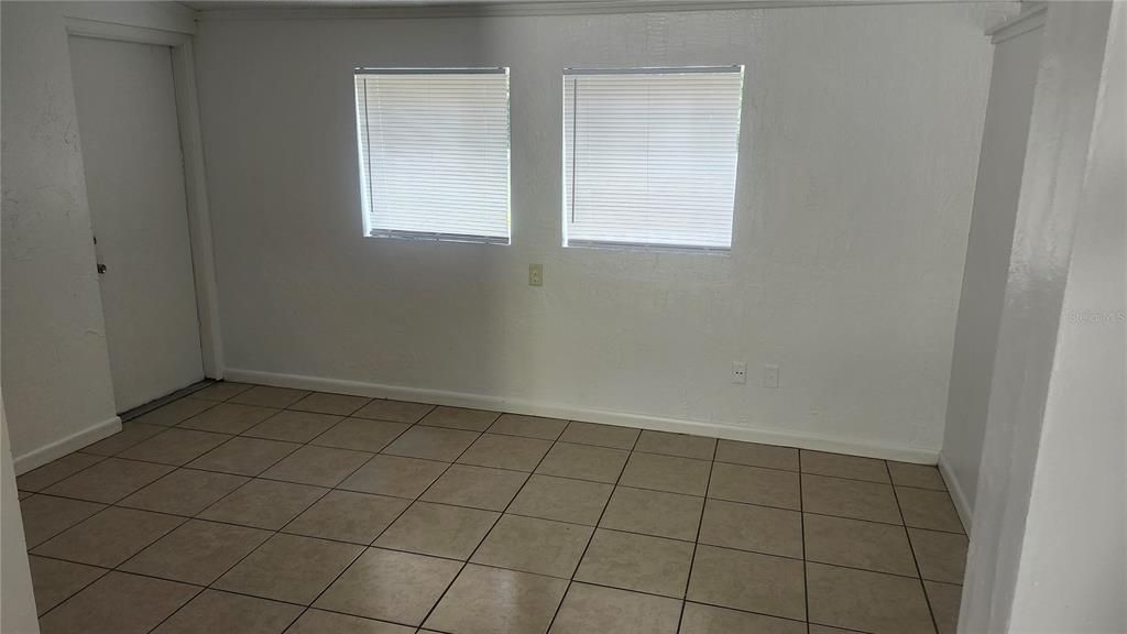 For Rent: $1,600 (3 beds, 1 baths, 1106 Square Feet)